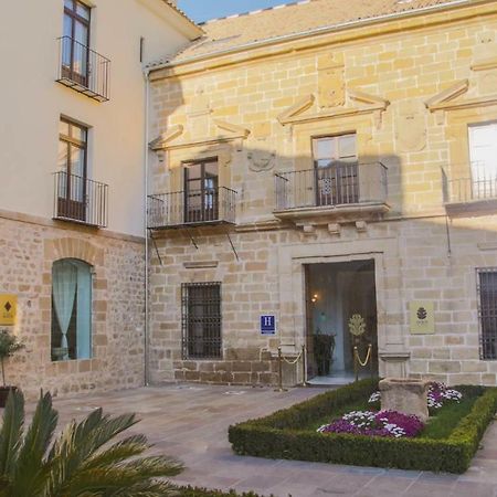 Hotel Palacio De Ubeda 5 G.L Exterior photo The courtyard of the museum