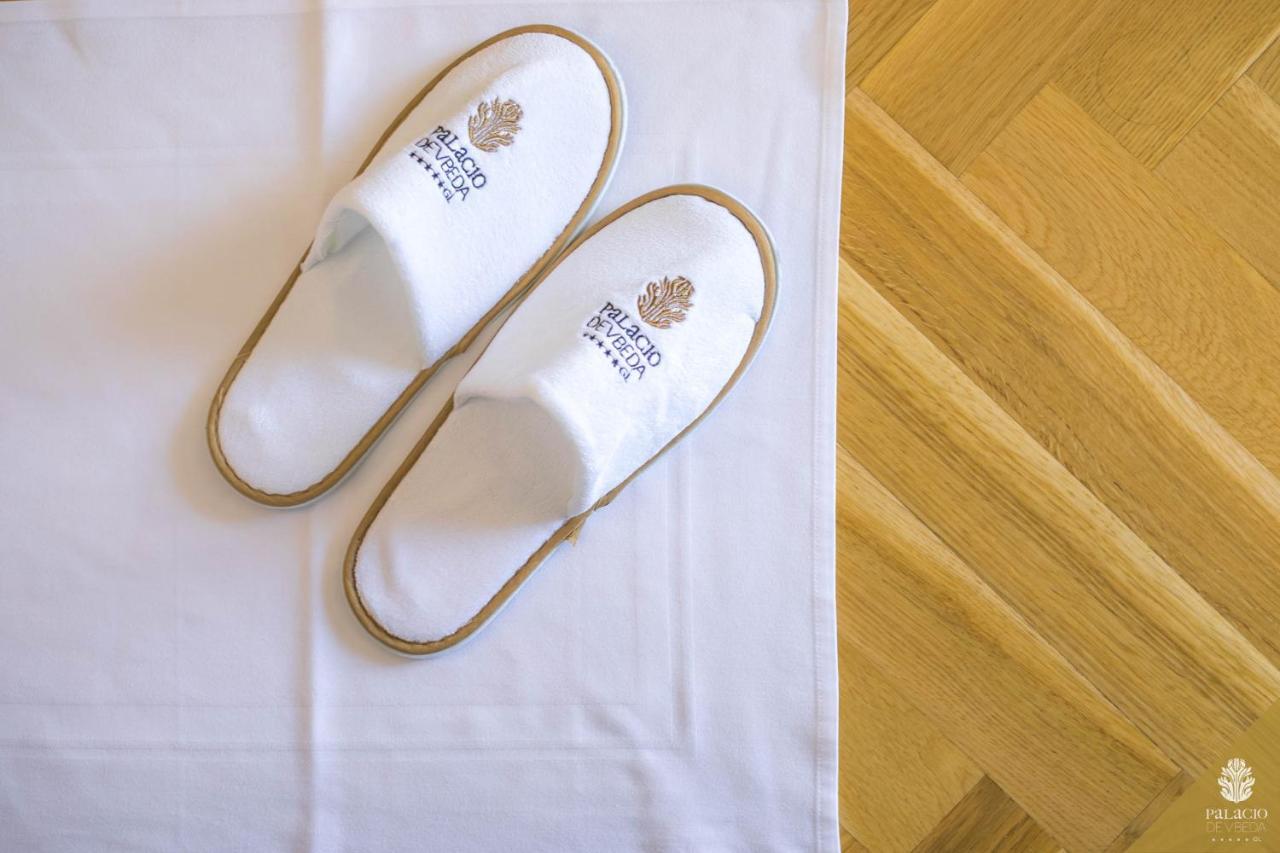 Hotel Palacio De Ubeda 5 G.L Exterior photo Slippers