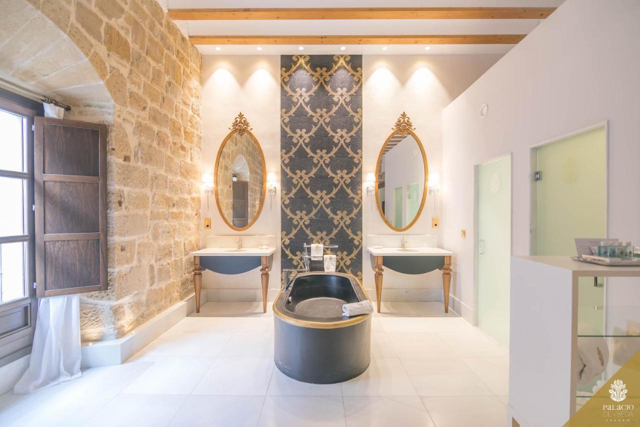 Hotel Palacio De Ubeda 5 G.L Exterior photo Bathroom