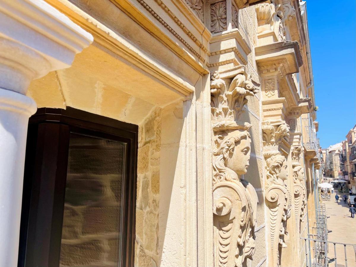 Hotel Palacio De Ubeda 5 G.L Exterior photo The facade of the palace