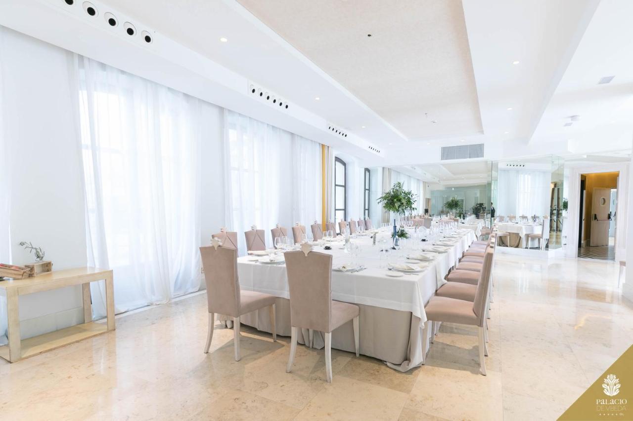 Hotel Palacio De Ubeda 5 G.L Exterior photo The ballroom