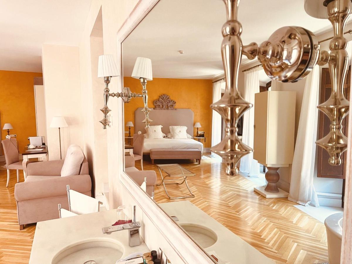 Hotel Palacio De Ubeda 5 G.L Exterior photo A suite at the Hotel Excelsior