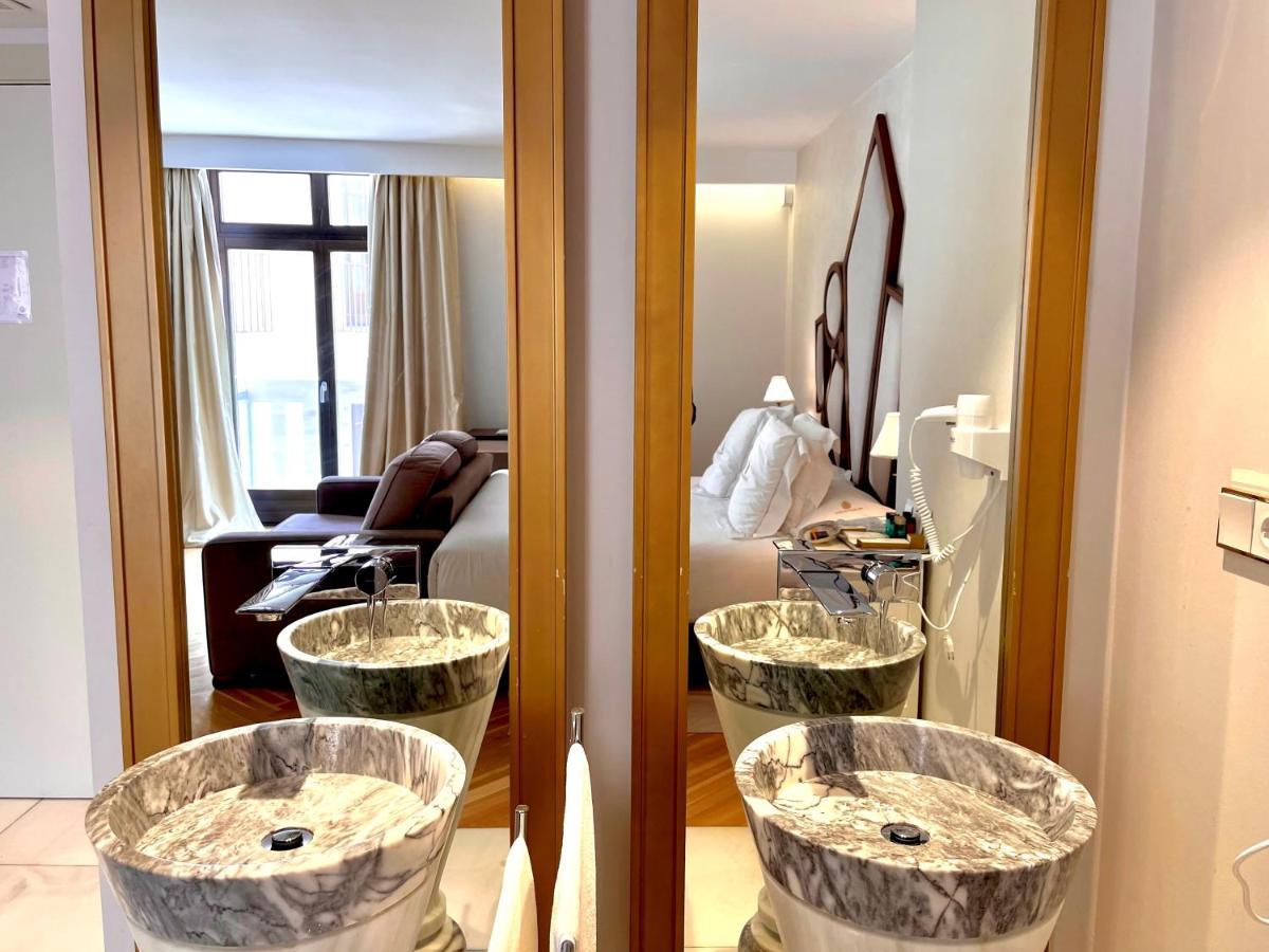 Hotel Palacio De Ubeda 5 G.L Exterior photo Bathroom