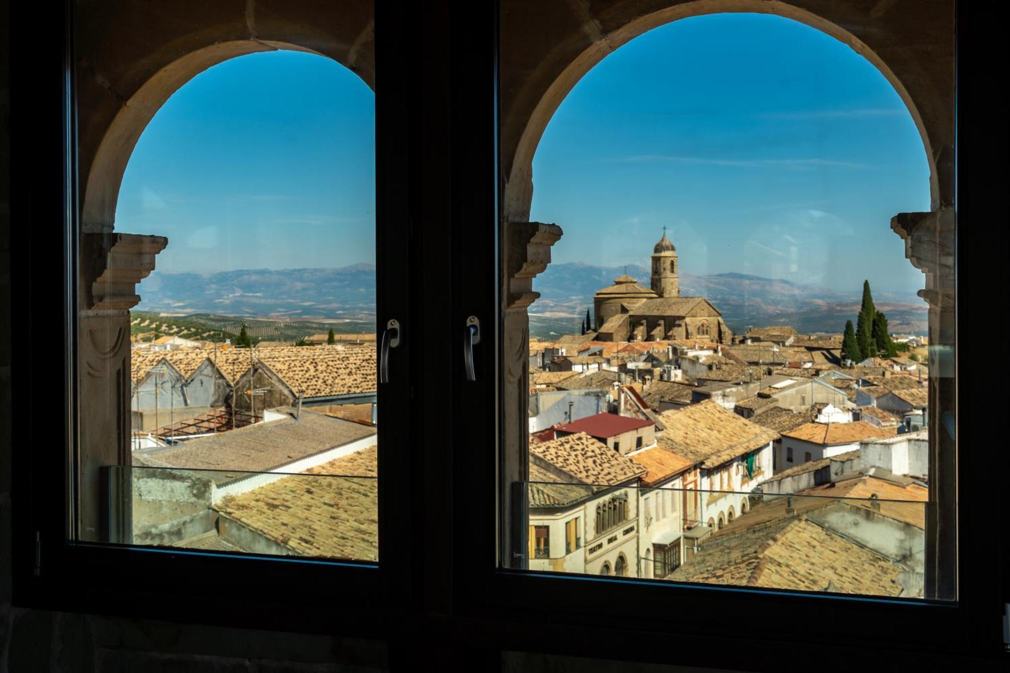 Hotel Palacio De Ubeda 5 G.L Exterior photo View of the town from the tower of the church