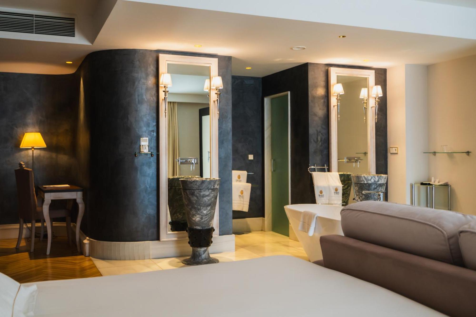 Hotel Palacio De Ubeda 5 G.L Exterior photo A bathroom at the Mandarin Oriental, Munich