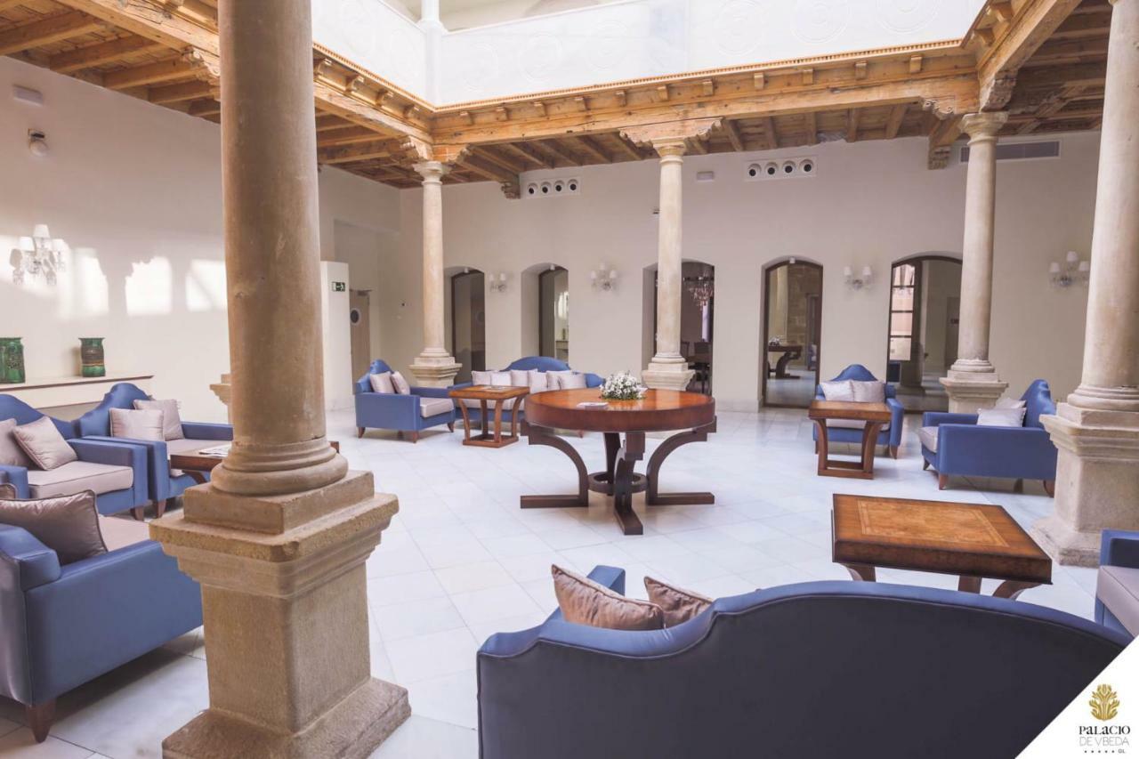 Hotel Palacio De Ubeda 5 G.L Exterior photo The hotel's lobby