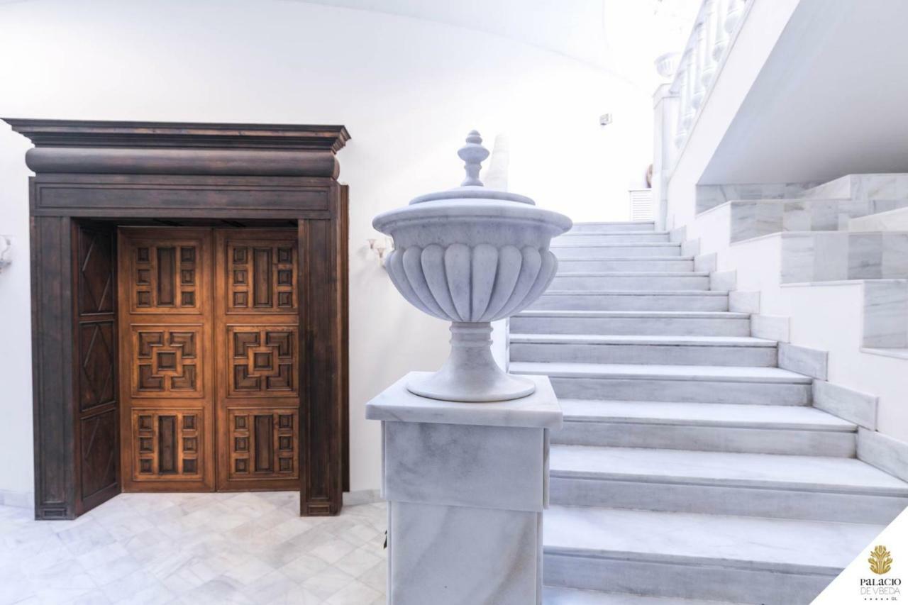 Hotel Palacio De Ubeda 5 G.L Exterior photo The staircase of the university library